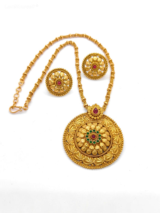 Floral Pendant Chain Necklace
