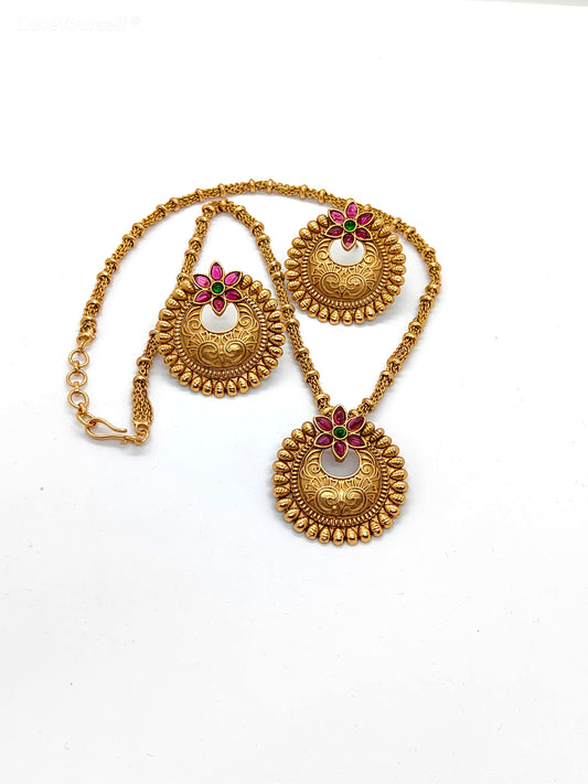 Floral Pendant Chain Necklace