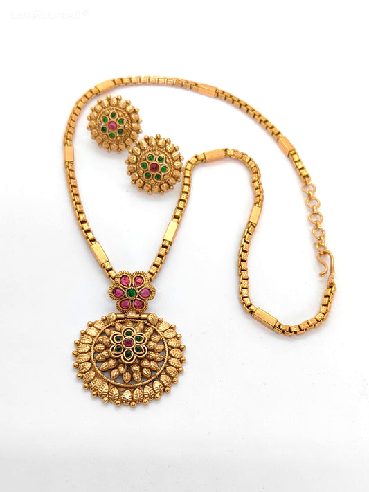 Floral Pendant Chain Necklace